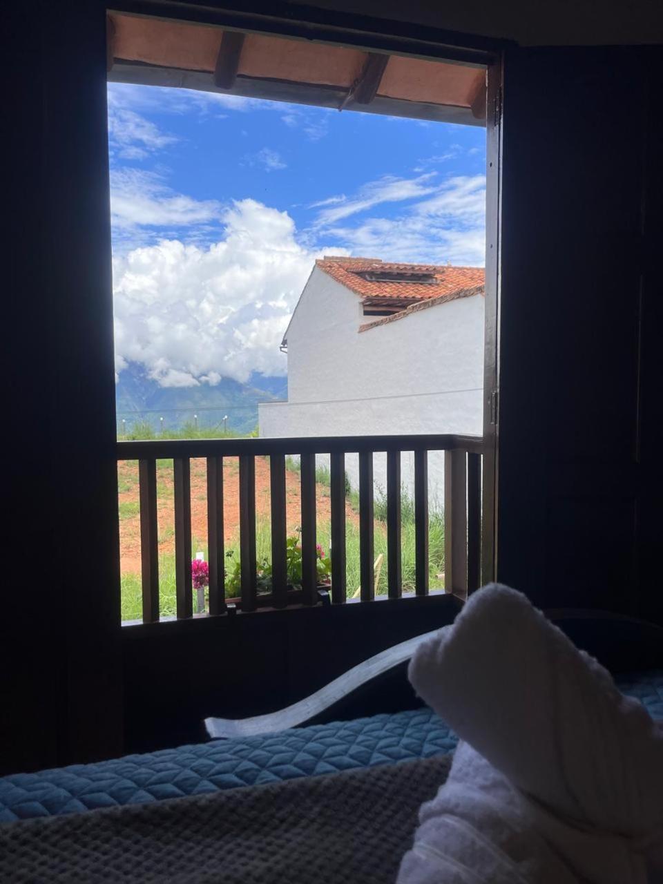 Hotel Aqui Estoy Bien Barichara Esterno foto